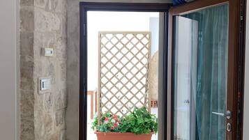 Chambre Supérieure, plusieurs lits, fumeurs, vue cour intérieure | Literie de qualité supérieure, décoration personnalisée