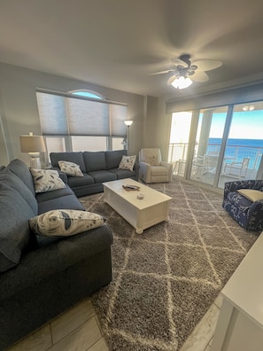 Smart TV - Newly Updated 3B&B Navarre Beachfront Beach Colony Sleeps 8. WithChairs&Umbrella (Navarre)