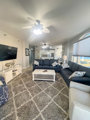 Smart TV - Newly Updated 3B&B Navarre Beachfront Beach Colony Sleeps 8. WithChairs&Umbrella (Navarre)