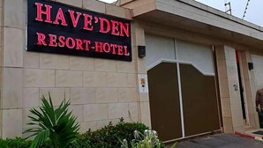 A sign for the Have'Den Resort-Hotel. - Have'Den Resort-Hôtel (Abidjan)