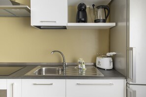 Réfrigérateur, four, plaque de cuisson, lave-vaisselle