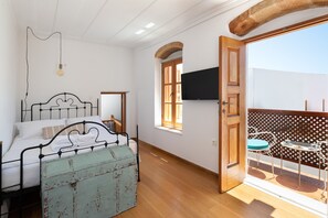 3 makuuhuonetta, silitysrauta/-lauta, ilmainen Wi-Fi, vuodevaatteet