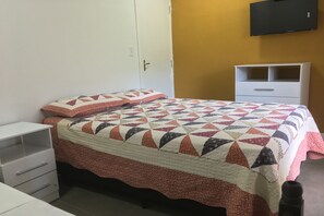 Iron/ironing board, free WiFi, bed sheets - Chácara Pequeno Paraíso (Itapema)