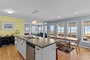 Interior - 4 bedrooms, 2 bathrooms.  Oceanfront with oceanside pool.  Pet friendly. (Brunswick)
