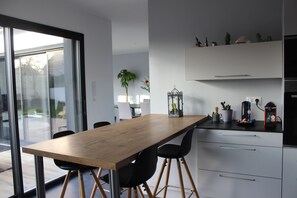 Dining - New contemporary house 150m2, 1km to the beach and quiet. (La Baule)