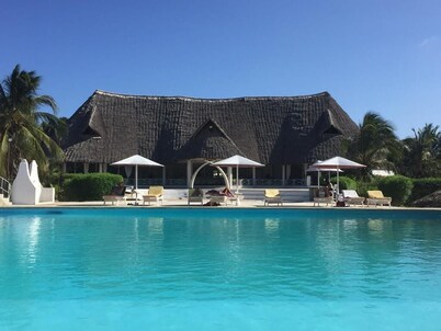 Affordable African Dream Vacation - Olson Villa Mambrui Kenya Sleeps 8 adults 