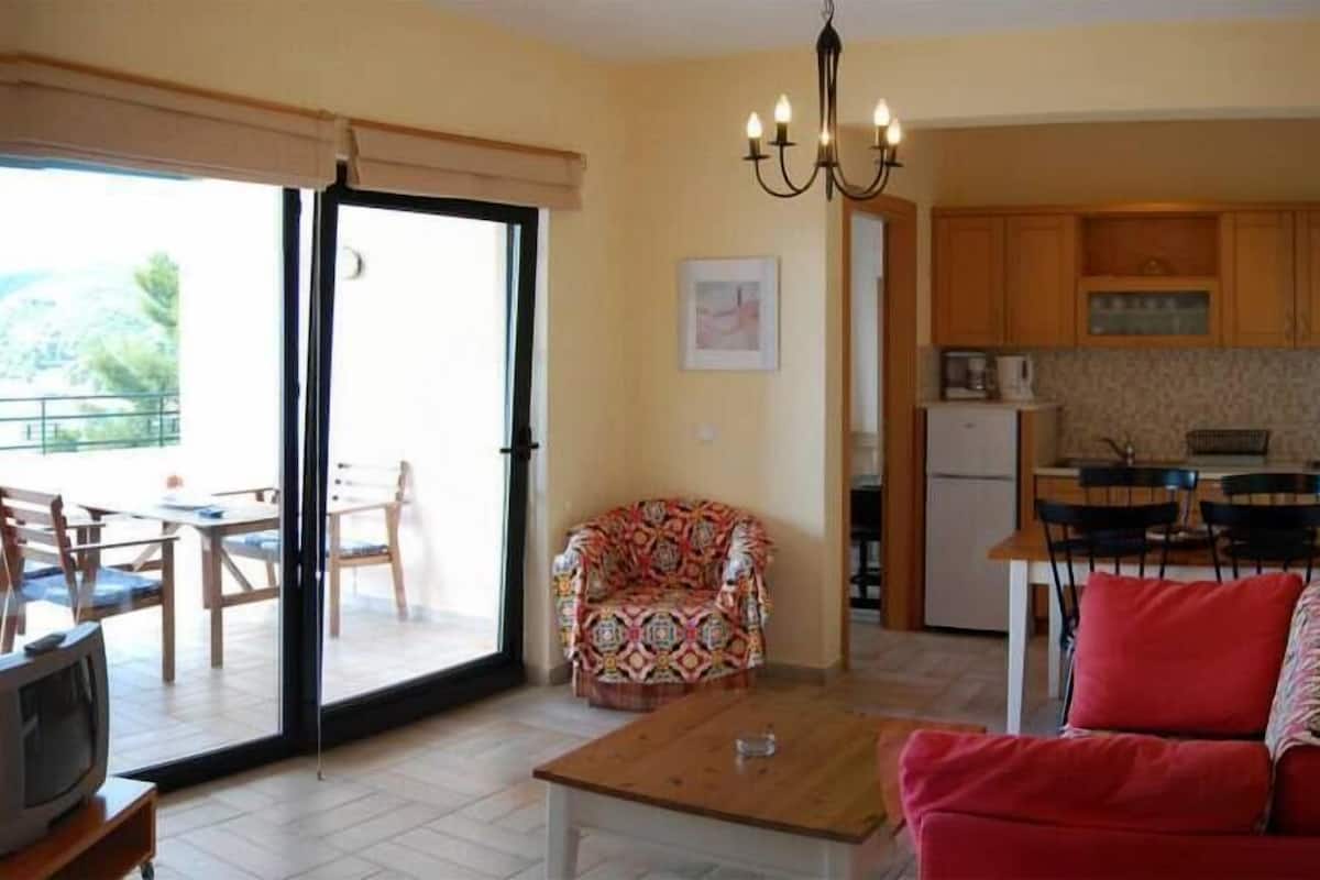 Comfort Apartment | Living area | Flat-screen TV