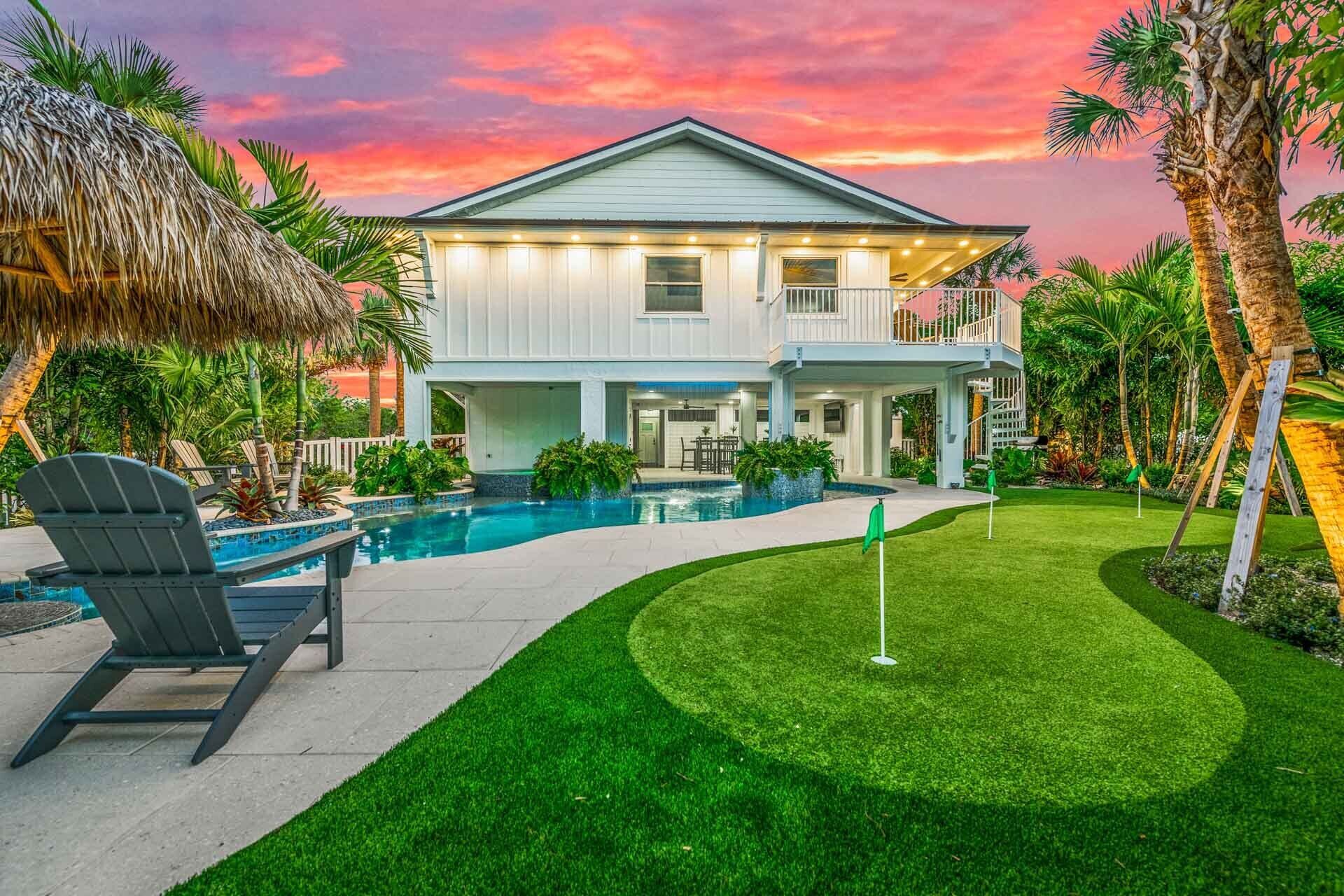 Great Family Retreat with Pool, Spa, Putting Green & Game Room - Paradise Cove