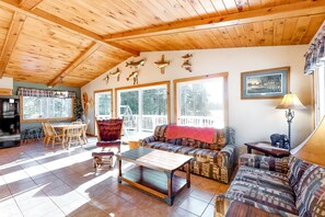 TV, DVD player, books, stereo