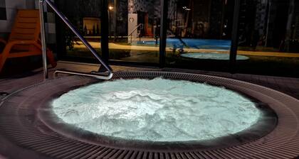 Apartment with sea view, sauna and swimming pool. 5 min from the beach.
