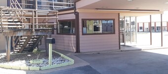 OYO Hotel Kings at Clovis