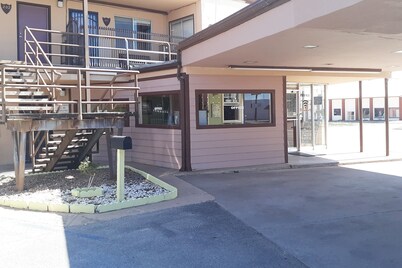 OYO Hotel Kings at Clovis