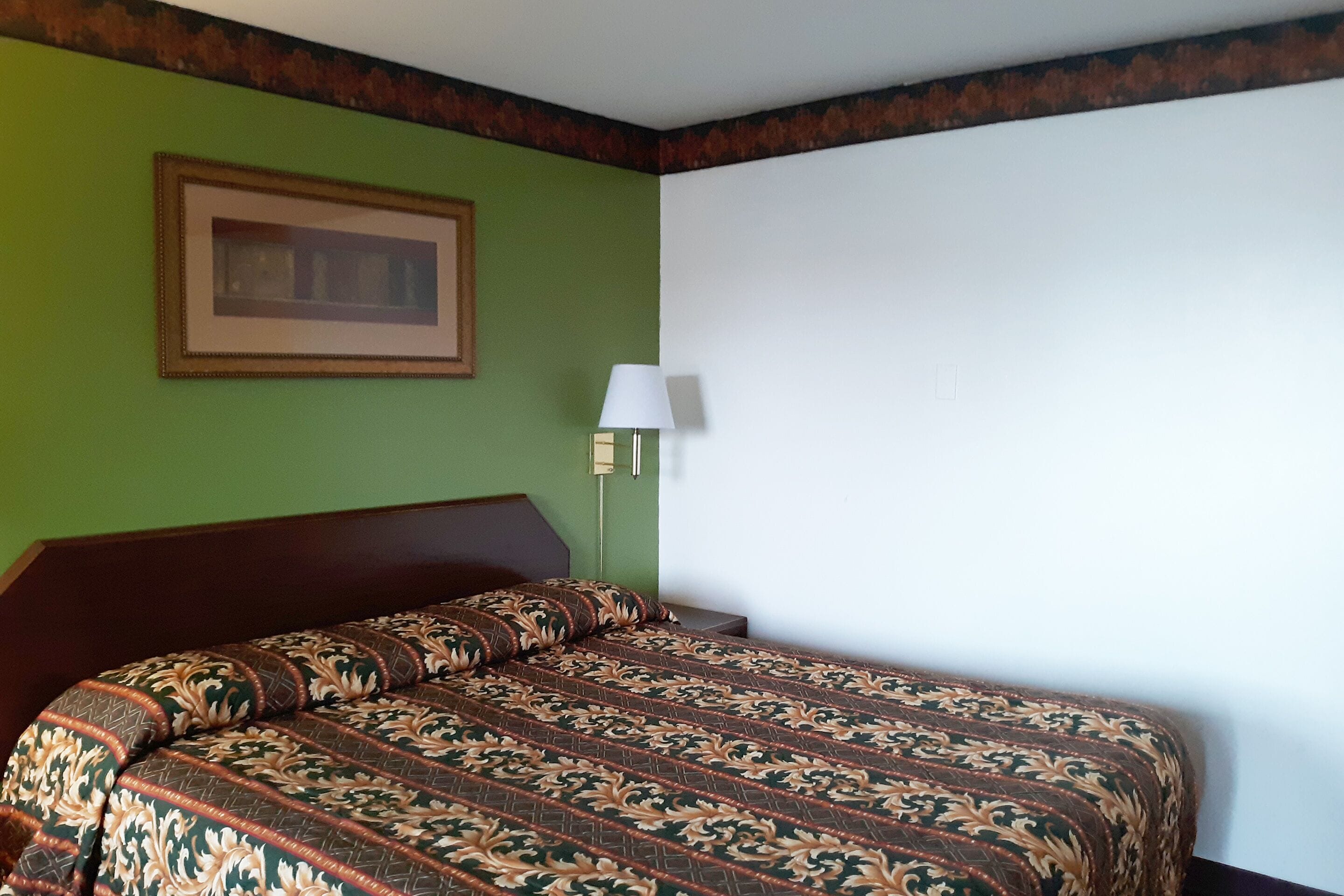 Free WiFi, bed sheets