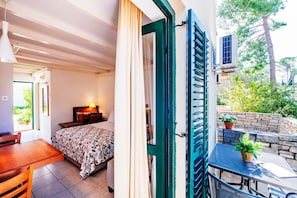 1 bedroom, in-room safe, free WiFi, bed sheets