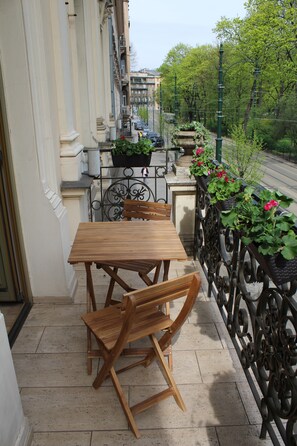 Outdoor dining - 2bdr, 2bth Vanilla 6 Apartment in old town (Kraków)