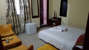 Desk, blackout curtains, free WiFi, bed sheets