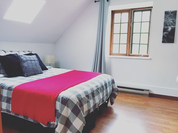 3 bedrooms, iron/ironing board, travel crib, free WiFi