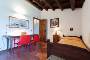 5 habitaciones, escritorio, tabla de planchar con plancha y wifi gratis 