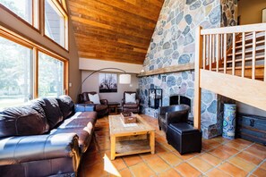 Smart-tv, eldstad och tv-spel