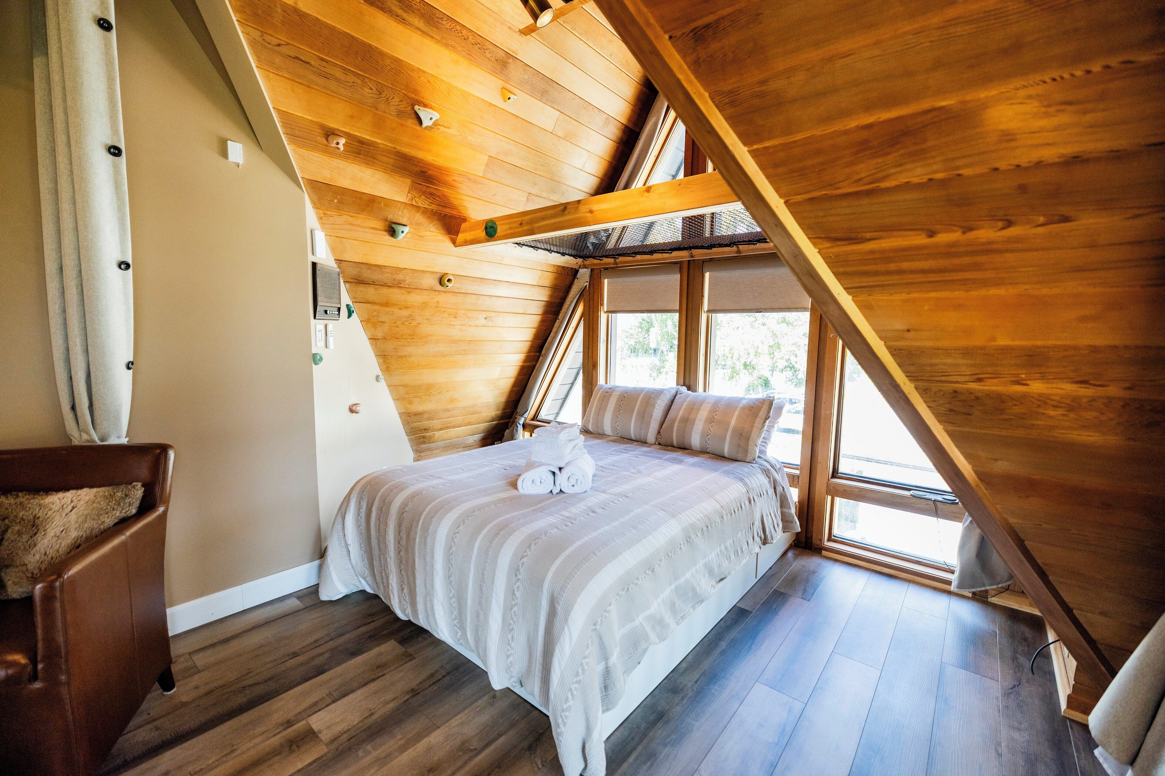 4 bedrooms, travel cot, WiFi
