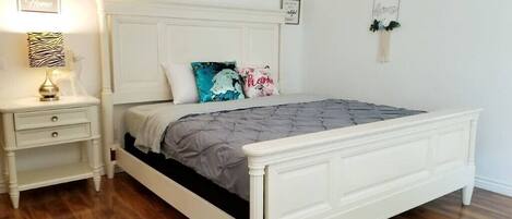 1 chambre, fer et planche à repasser, accès au Wi-Fi (inclus)