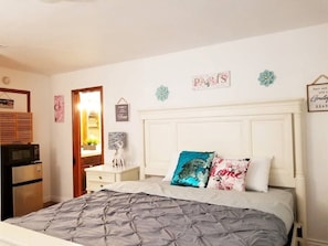 1 soverom, strykejern/-brett, wi-fi (inkludert) og sengetøy