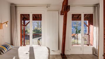 6 bedrooms, iron/ironing board, free WiFi, bed sheets