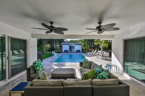 Outdoor pool - Tropical pool house (St. Petersburg)