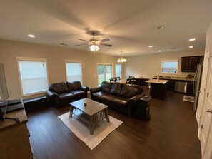 Living area - Masters Retreat in Grovetown (Grovetown)