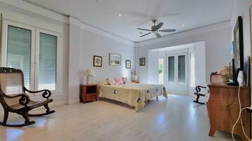 5 bedrooms, iron/ironing board, free WiFi, bed sheets