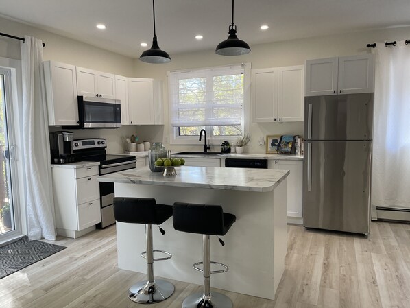 Maison Ville | Cuisine privée | Réfrigérateur, micro-ondes, four, plaque de cuisson