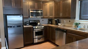 Luxury Suite | Private kitchen | Fridge, microwave, oven, stovetop