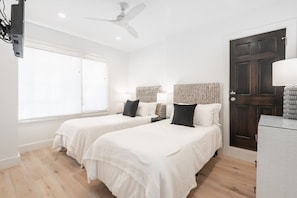 3 habitaciones, tabla de planchar con plancha, wifi y ropa de cama 