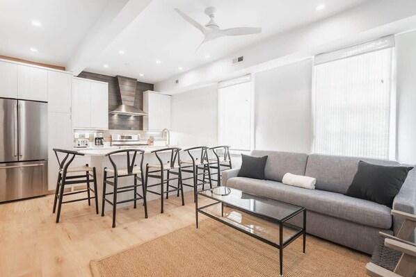 TV, offices - Boutique Home 'Dewees' (Charleston)