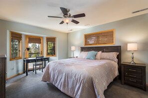 Casa, varias camas, vista al lago (Lake View Getaway in Stylish "Bear Cr) | 4 habitaciones y wifi gratis 