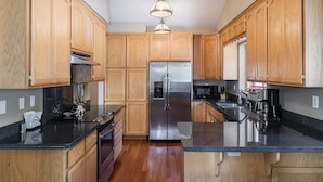 Unclassified image, 5 of 24, button - Lake View Getaway in Stylish "bear Creek Retreat" (Kings Beach)