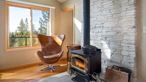 Unclassified image, 2 of 24, button - Lake View Getaway in Stylish "bear Creek Retreat" (Kings Beach)