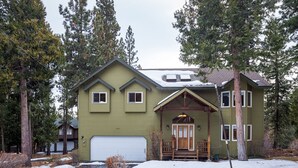 Unclassified image, 4 of 24, button - Lake View Getaway in Stylish "bear Creek Retreat" (Kings Beach)