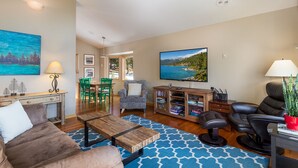 Unclassified image, 3 of 24, button - Lake View Getaway in Stylish "bear Creek Retreat" (Kings Beach)