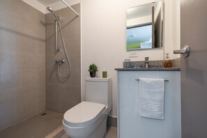 Deluxe Studio | Bathroom | Towels - Penthouse downtown Curridabat 10 FLOOR (Curridabat)