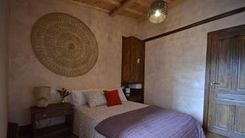 2 bedrooms, desk, soundproofing, iron/ironing board