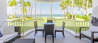 Oceanfront Ground Floor Condo | King Bed, Pool & Bathtub 110