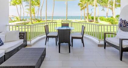 Oceanfront Ground Floor Condo | King Bed, Pool & Bathtub 110