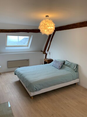 6 Schlafzimmer, Reisekinderbett