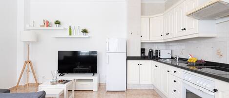 Fridge, microwave, oven, coffee/tea maker