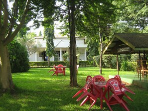 Outdoor dining - Kitolie Home is a bed and breakfast just five min from Down Town Moshi Tanzania. (Kilimanjaro Region)