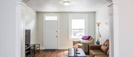 Smart-tv, een dvd-speler en boeken