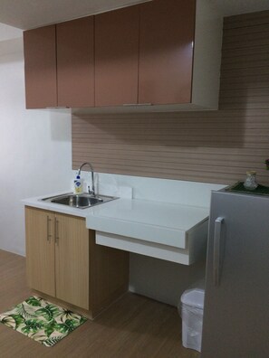 Fridge, microwave, coffee/tea maker, rice cooker - A relaxing excursion - Let's go Tagaytaty (Lungsod ng Tagaytay)