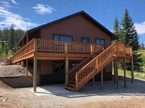 Georgetown Lake House With 4 bedrooms, 3 bathrooms, game room, fire pit, & more