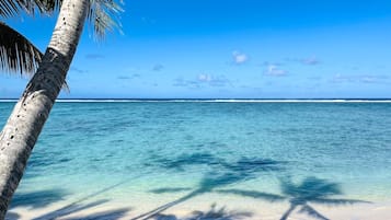 Beach nearby, sun loungers, beach towels